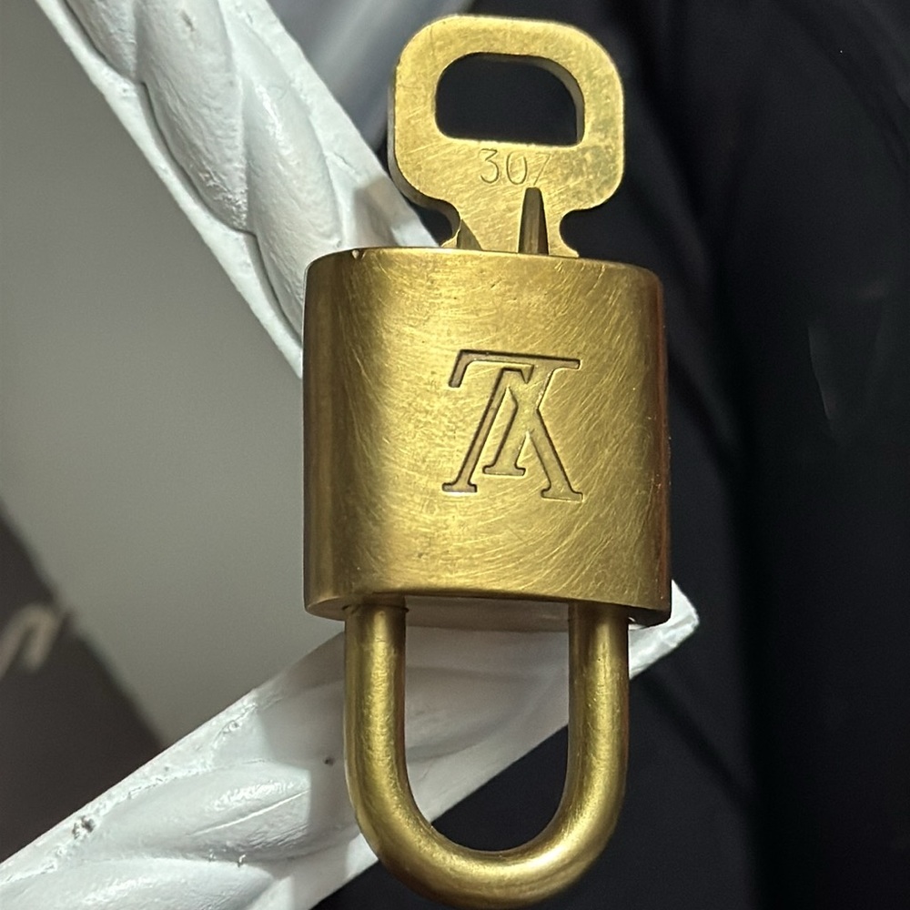 Louis Vuitton Gold Padlock - Picture 4 of 6